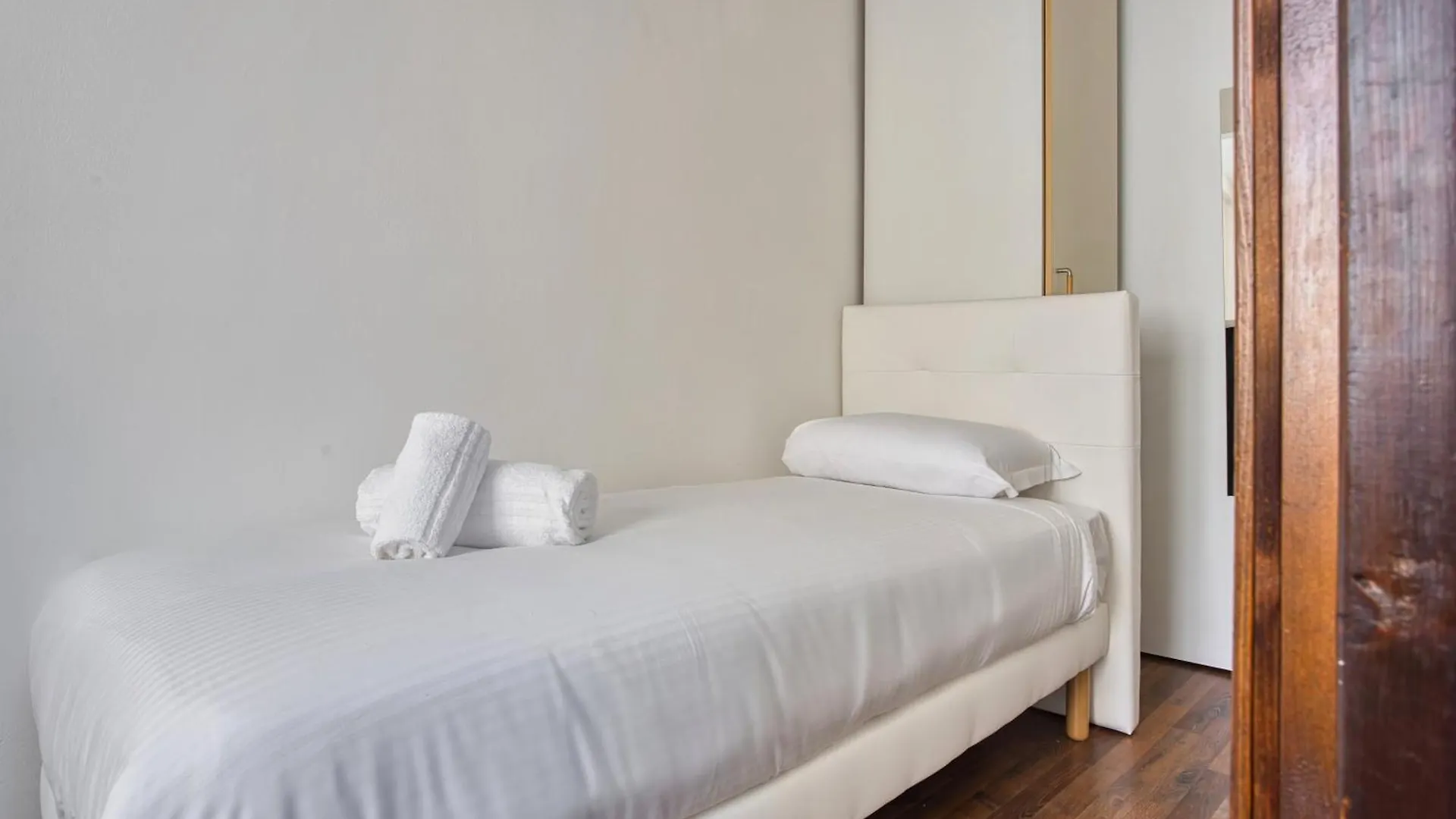 Joivy Spacious Flat, Excellent City Centre Access Mediolan