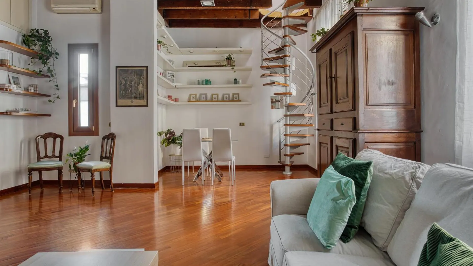 Апартаменты Joivy Spacious Flat, Excellent City Centre Access Милан Италия